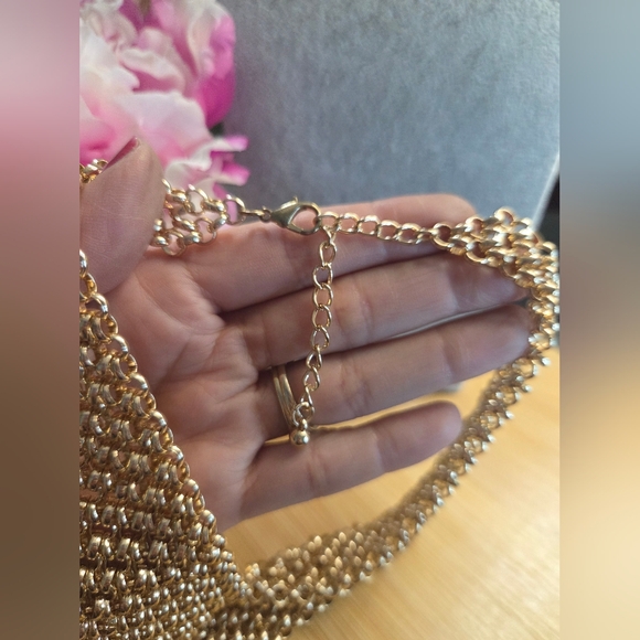 Gold Jewelry Set in V-Shape with Multiple Connected Layers - Picture 5 of 6